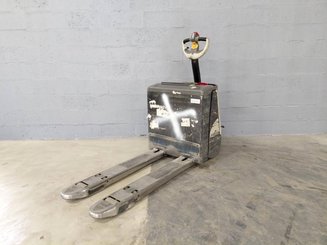 Transpaleta con conductor acompañante Crown WP3020-2.0
