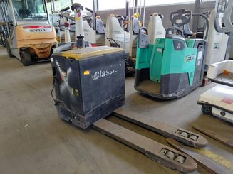 Transpaleta con plataforma Caterpillar NPV20N