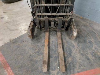 Carretilla retráctil Caterpillar NR14N