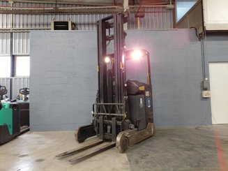 Carretilla retráctil Caterpillar NR14N