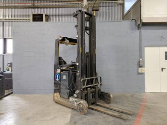 Carretilla retráctil Caterpillar NR14N