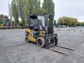 Carretilla contrapesada de 4 ruedas Caterpillar GP30NTD