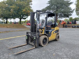 Carretilla contrapesada de 4 ruedas Caterpillar GP30NTD