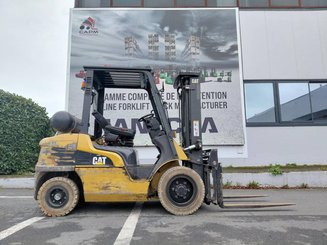 Carretilla contrapesada de 4 ruedas Caterpillar GP30NTD