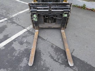 Carretilla contrapesada de 4 ruedas Caterpillar GP30NTD