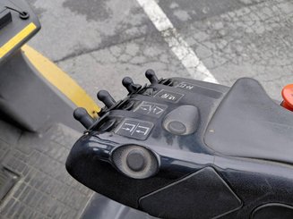 Carretilla contrapesada de 4 ruedas Caterpillar GP30NTD