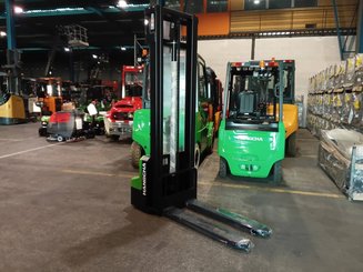 Apilador con conductor acompañante Hangcha CDD15-A2MC2-ISZ