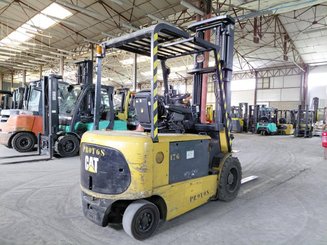 Carretilla contrapesada de 4 ruedas Caterpillar EP30K