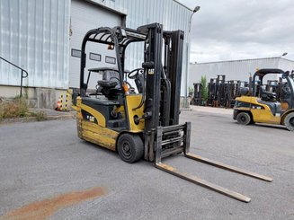 Carretilla contrapesada de 3 ruedas Caterpillar EP18NT - 14