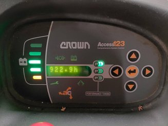Transpaleta con plataforma Crown WT3060