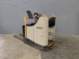 Transpaleta con plataforma Crown WT3040