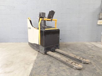 Transpaleta con plataforma Crown WT3040