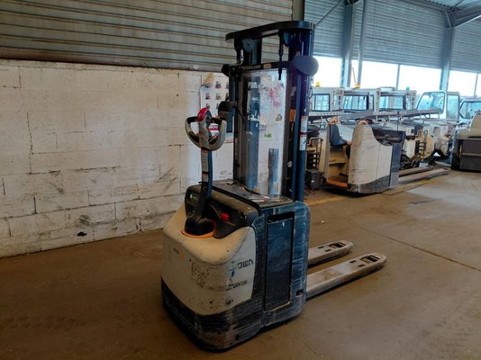 Apilador con conductor acompañante Crown ESI4000-12 - 1