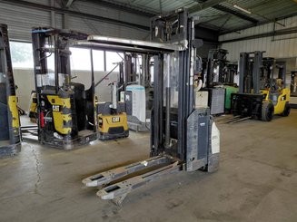Apilador con conductor acompañante Crown ESI4000-12
