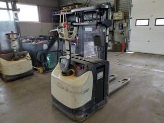 Apilador con conductor acompañante Crown ESI4000-12