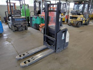 Apilador con conductor acompañante Crown ESI4000-12