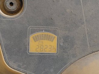 Transpaleta con plataforma Caterpillar NPV20N2