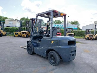 Carretilla contrapesada de 4 ruedas TCM FD30T3