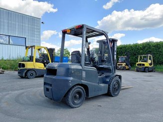 Carretilla contrapesada de 4 ruedas TCM FD30T3