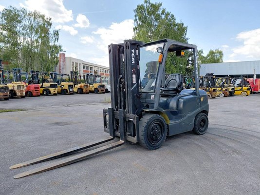 Carretilla contrapesada de 4 ruedas TCM FD30T3 - 1