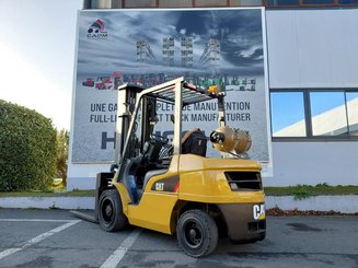 Carretilla contrapesada de 4 ruedas Caterpillar GP30NTD