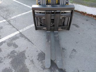 Carretilla contrapesada de 4 ruedas Caterpillar GP30NTD