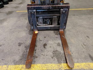 Carretilla contrapesada de 4 ruedas Caterpillar GP30NTD