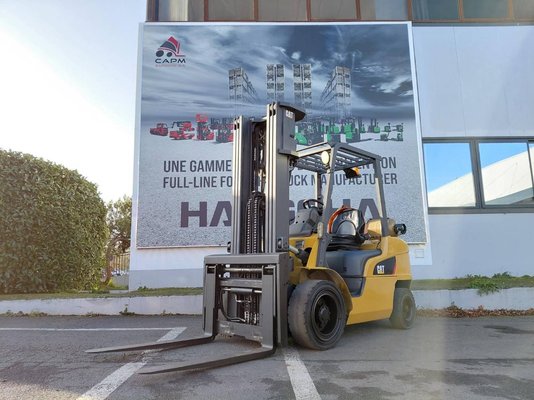 Carretilla contrapesada de 4 ruedas Caterpillar GP30NTD - 1