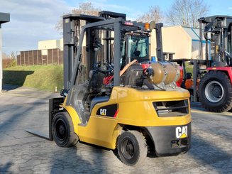 Carretilla contrapesada de 4 ruedas Caterpillar GP30NTD