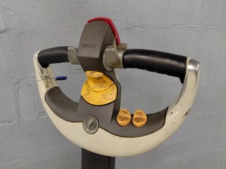 Apilador con conductor acompañante Crown ESI4000-12