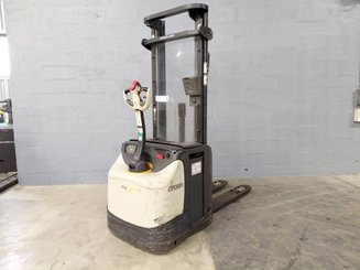 Apilador con conductor acompañante Crown ESI4000-12 - 1