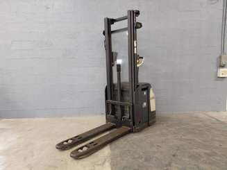 Apilador con conductor acompañante Crown ESI4000-12 - 2