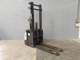 Apilador con conductor acompañante Crown ESI4000-12 - 1