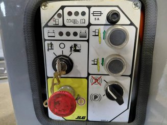 Plataforma de mástil JLG TOUCANDUO