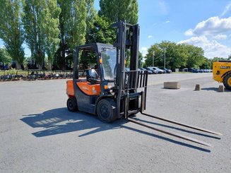 Carretilla contrapesada de 4 ruedas Doosan D30GP