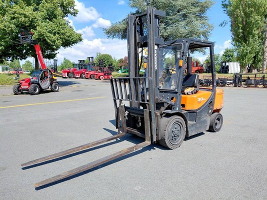 Carretilla contrapesada de 4 ruedas Doosan D30GP - 1