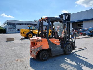 Carretilla contrapesada de 4 ruedas Doosan D30GP