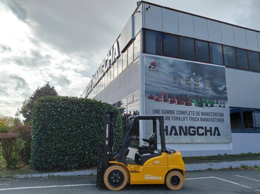 Carretilla contrapesada de 4 ruedas - XE30i ( CPD30-XEY2HA-SI )