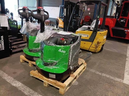 Transpaleta con conductor acompañante Hangcha CBD20-AC2-Li - 1