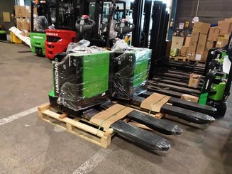 Transpaleta con conductor acompañante Hangcha CBD20-AC2-Li