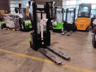 Apilador con conductor acompañante Hangcha CDD12-AMC2-Li