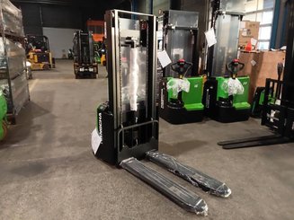 Apilador con conductor acompañante Hangcha CDD12-AMC2-Li