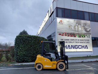 Carretilla contrapesada de 4 ruedas Hangcha XE25i ( CPD25-XEY2HA-SI )