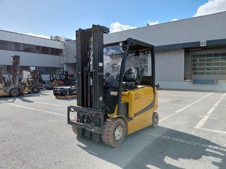 Carretilla contrapesada de 4 ruedas Yale ERP25VL