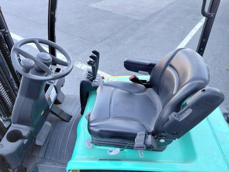 Carretilla contrapesada de 3 ruedas Yale ERP18VTL