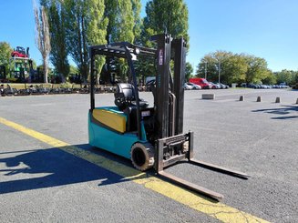 Carretilla contrapesada de 3 ruedas Yale ERP18VTL