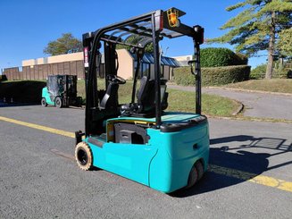 Carretilla contrapesada de 3 ruedas Yale ERP18VTL