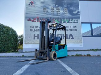 Carretilla contrapesada de 3 ruedas Yale ERP18VTL