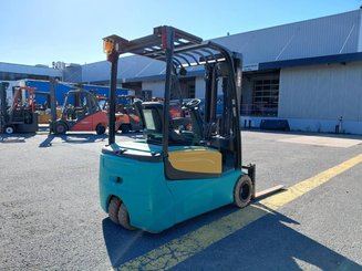 Carretilla contrapesada de 3 ruedas Yale ERP18VTL