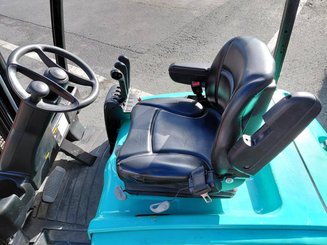 Carretilla contrapesada de 3 ruedas Yale ERP18VTL